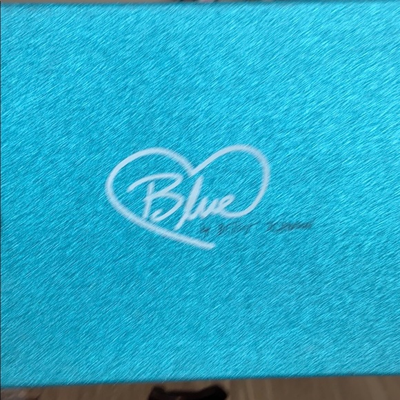 Shoes - Picture 7 of 8